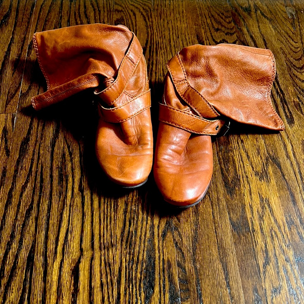 Mid-calf boot